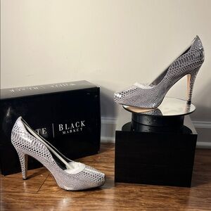 White House Black Market Pumps Gray/Silver Snakeskin
